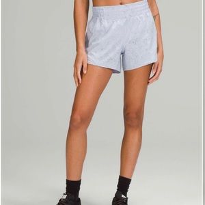 Lululemon Hotty Hot High-Rise Lined Short 4"
Gravel Dust Pastel Blue Multi-sz 12